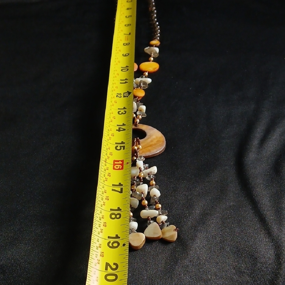 Elegant Beaded Necklace with Circular Pendant - Picture 5 of 7